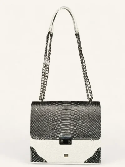 Bolsa para dama tipo cross-body en piel de pitón color blanco y negro con cadena frente