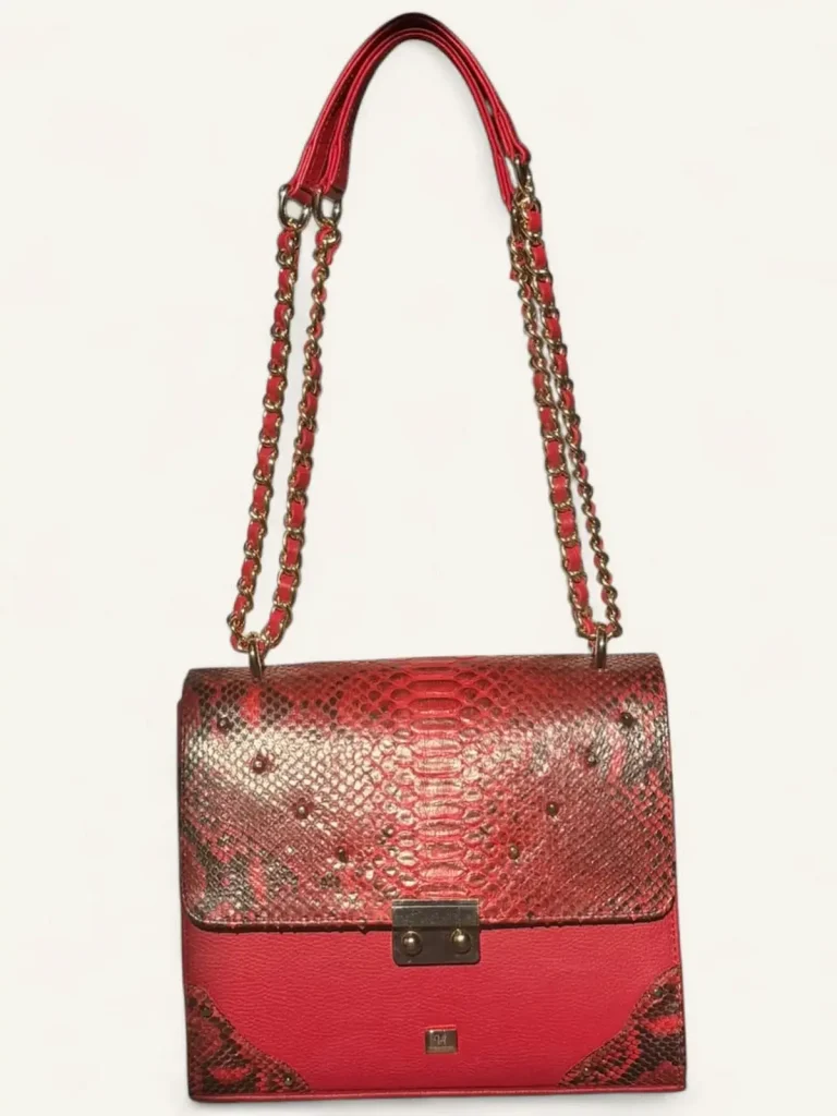 Bolsa para dama tipo cross-body en pie de pitón color rojo con cadena mediana frente