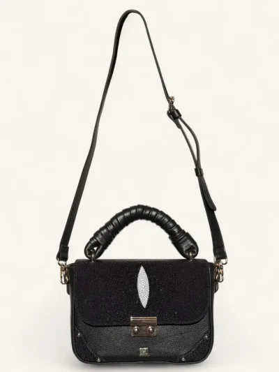 Bolsa para dama tipo satchel en piel genuina de mantarraya color negro