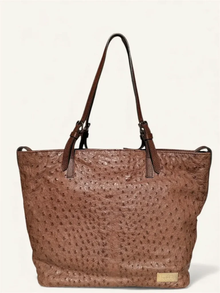 Bolsa para dama tipo tote en piel de avestruz color café frente